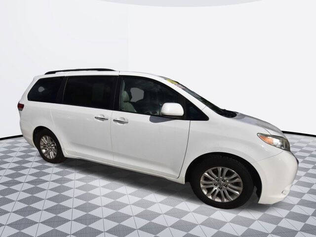 2014 Toyota Sienna XLE 8-Passenger