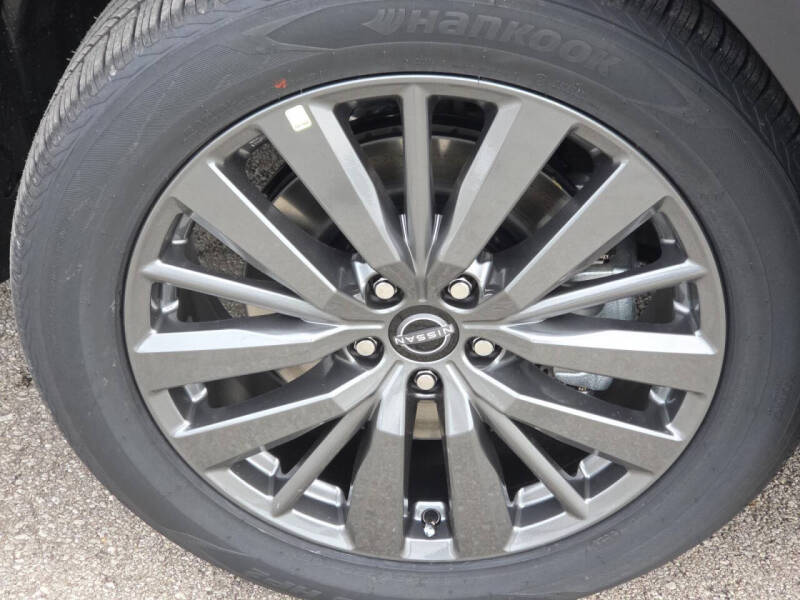 2025 Nissan Pathfinder SL