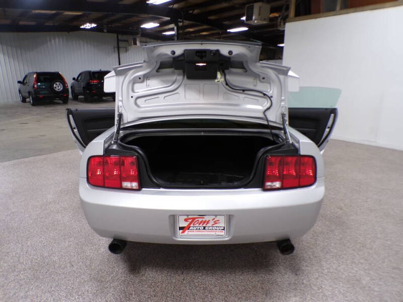 2005 Ford Mustang V6 Deluxe