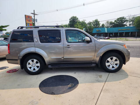 2005 Nissan Pathfinder LE