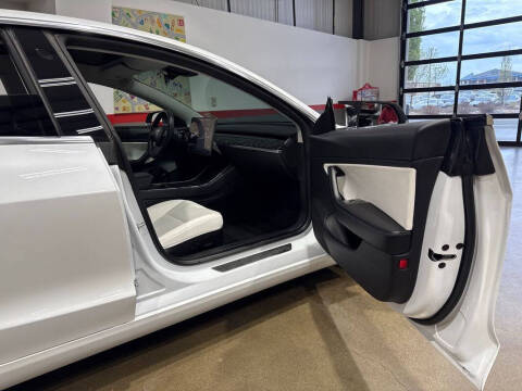 2020 Tesla Model 3 Performance