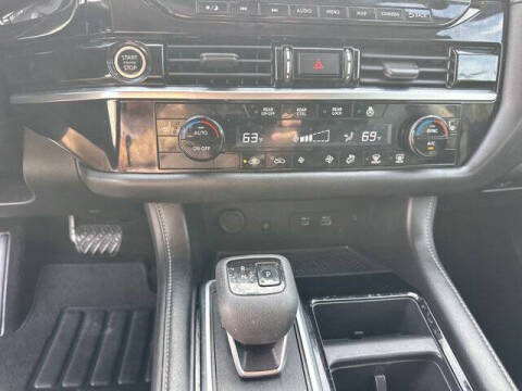 2023 Nissan Pathfinder SL