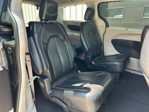 2022 Chrysler Pacifica Touring L