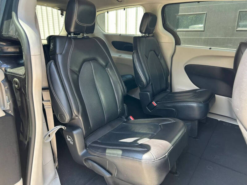 2022 Chrysler Pacifica Touring L