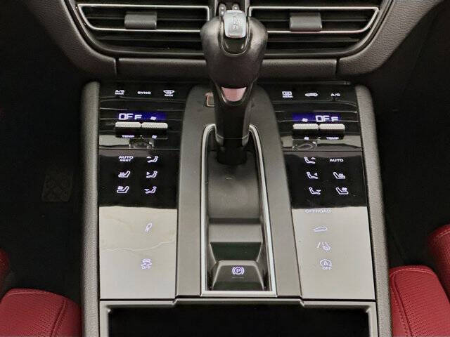 2023 Porsche Macan T