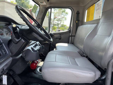 2017 Freightliner M2 106