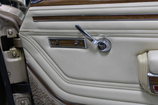 1989 Jeep Grand Wagoneer