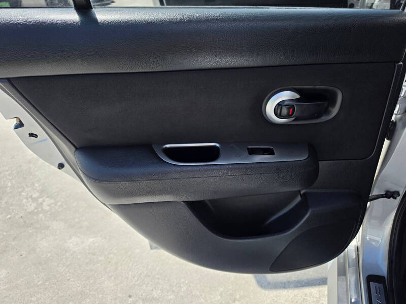 2012 Nissan Versa 1.8 S