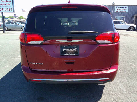 2017 Chrysler Pacifica Touring-L