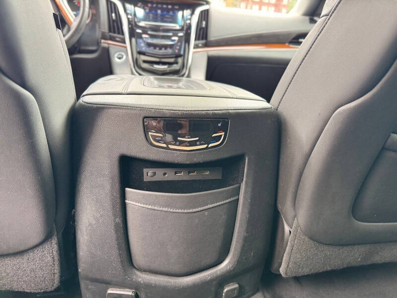 2017 Cadillac Escalade Luxury