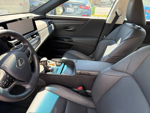 2025 Lexus ES 300h