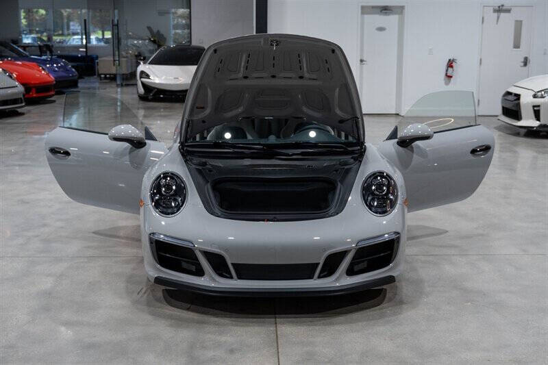 2019 Porsche 911 Carrera GTS