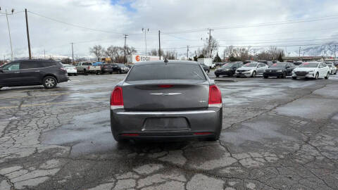 2017 Chrysler 300 Limited