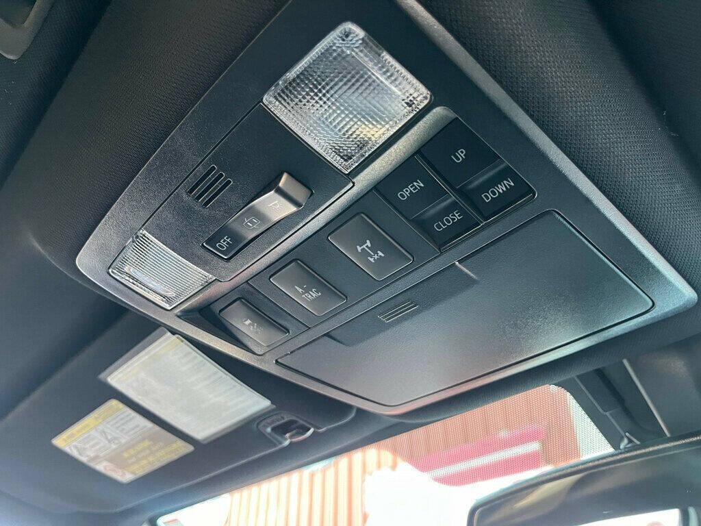 2018 Toyota Tacoma 24