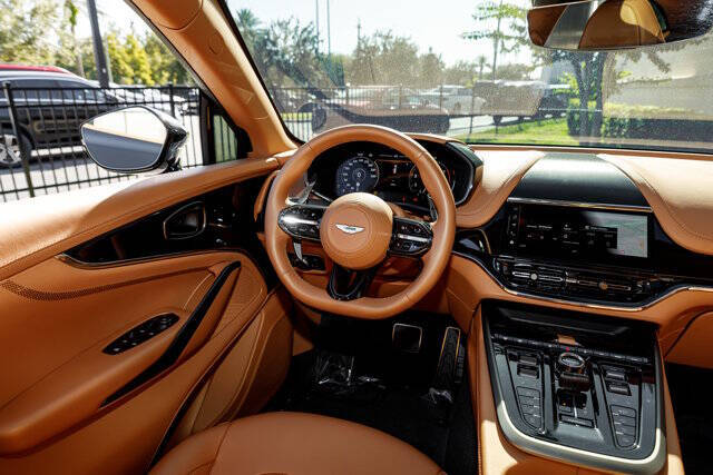 2025 Aston Martin DBX 707