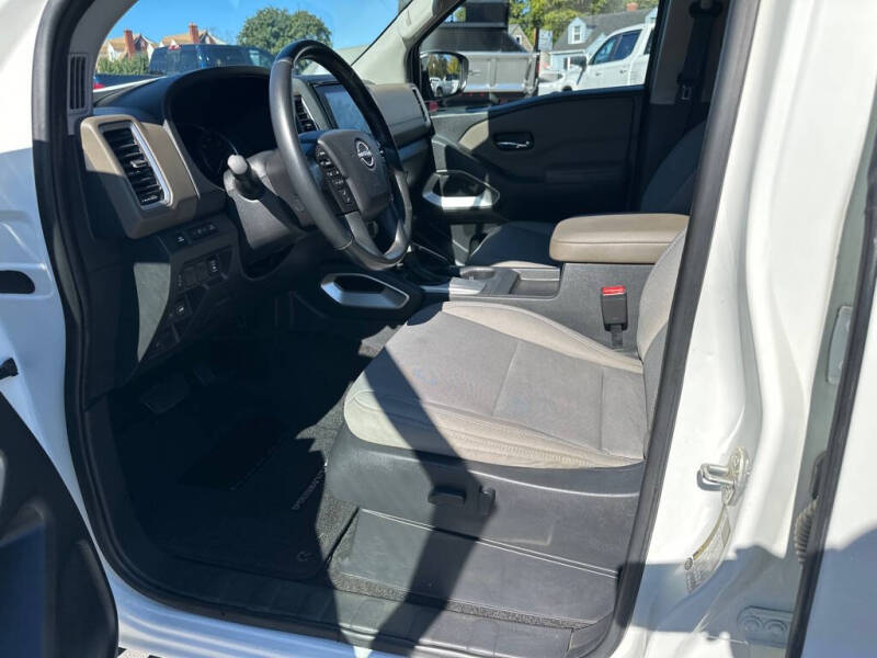 2022 Nissan Frontier SV