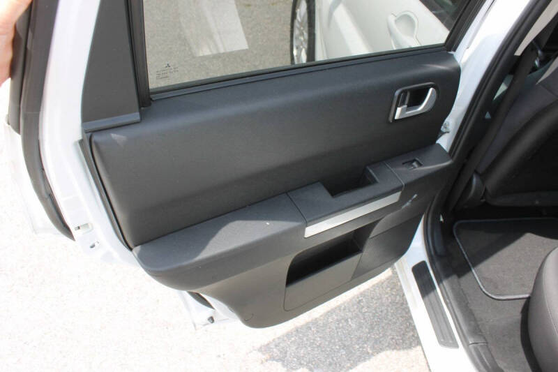 2011 Mitsubishi Endeavor LS