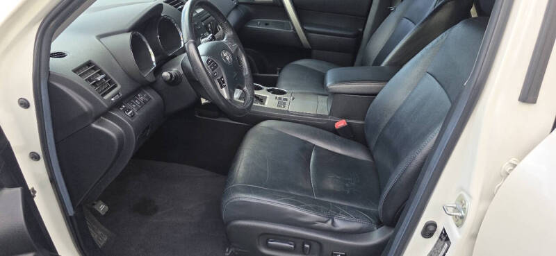 2011 Toyota Highlander SE