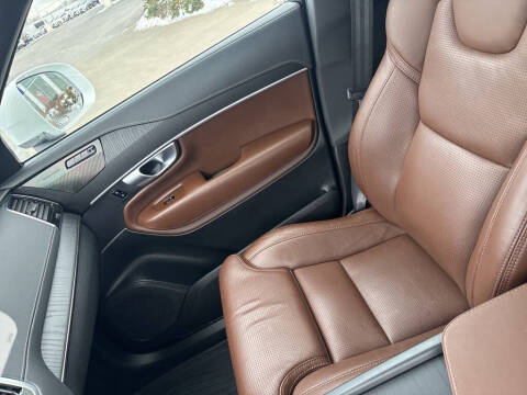 2024 Volvo XC90 Recharge T8 Ultimate Bright Theme 7P