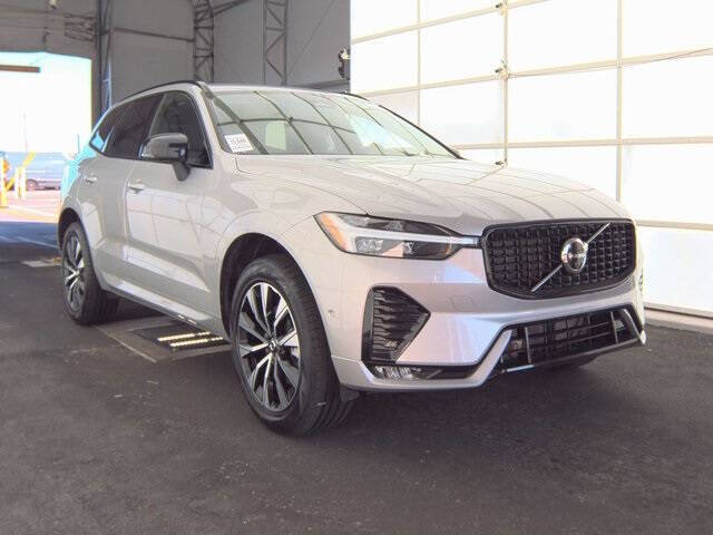 2025 Volvo XC60 B5 Plus Dark Theme