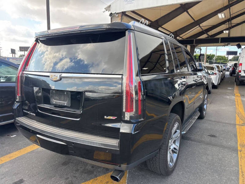 2016 Cadillac Escalade Luxury Collection
