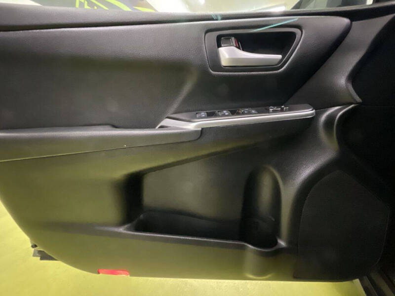 2017 Toyota Camry SE