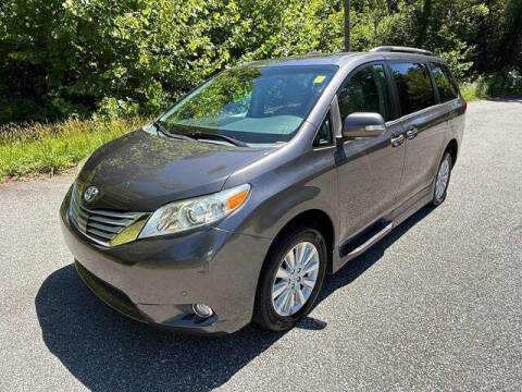 2013 Toyota Sienna XLE Mobility 7-Passenger