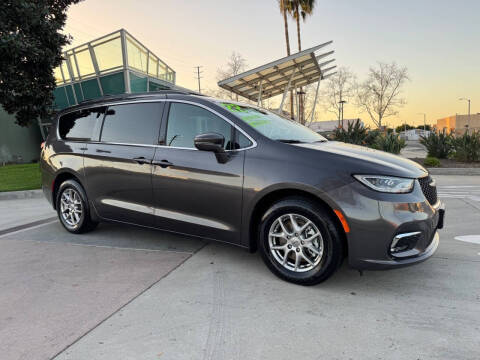 2022 Chrysler Pacifica Touring