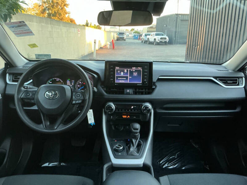 2020 Toyota RAV4 Hybrid LE