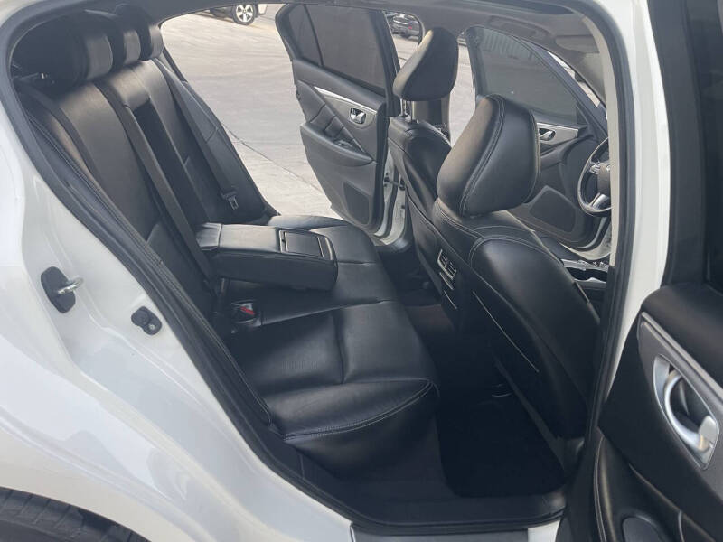 2015 Infiniti Q50 Premium