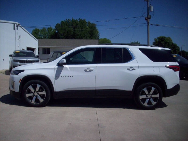 Used 2023 Chevrolet Traverse 3LT with VIN 1GNEVHKW2PJ151960 for sale in Kansas City