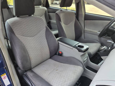2016 Toyota Prius v Three