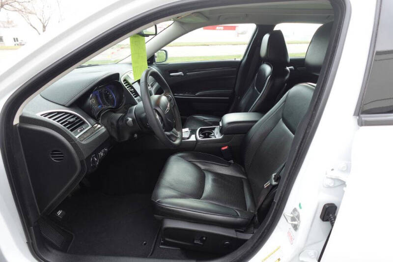 2023 Chrysler 300 Touring L