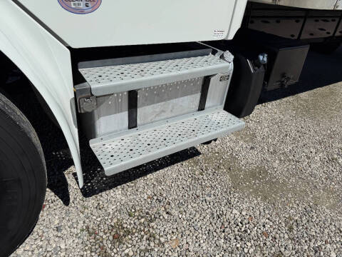 2019 Freightliner M2 106