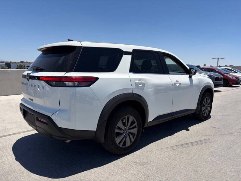2025 Nissan Pathfinder S