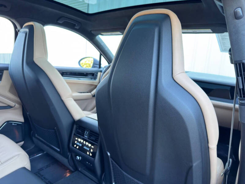 2024 Porsche Cayenne Turbo E-Hybrid Coupe