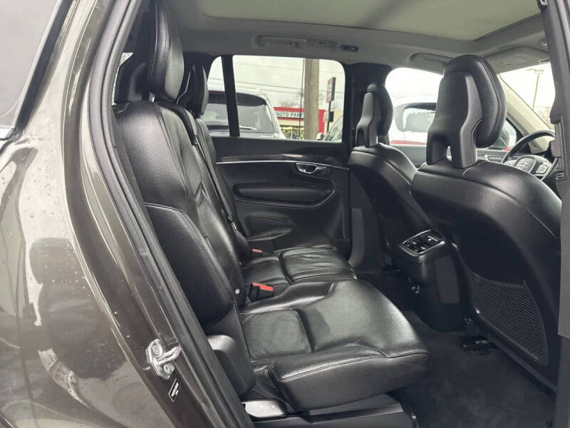 2018 Volvo XC90 T6 Momentum