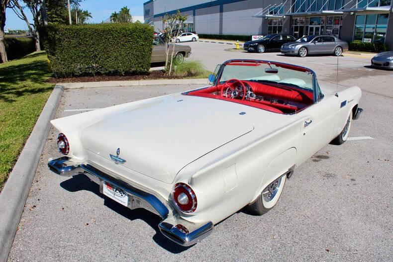 1957 Ford Thunderbird