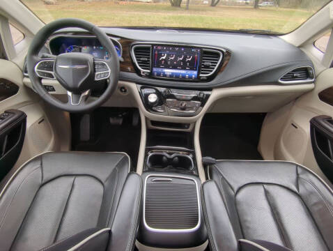 2023 Chrysler Pacifica Plug-In Hybrid Limited