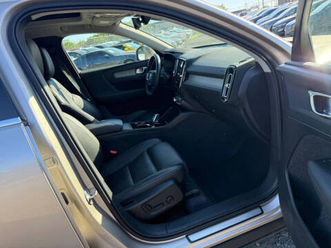 2024 Volvo XC40 B5 Plus Bright Theme