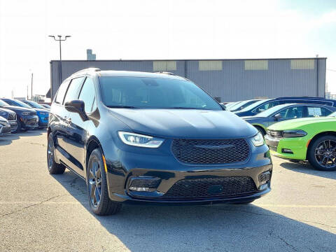 2024 Chrysler Pacifica for sale at Breeden Pre-Owned in Van Buren AR