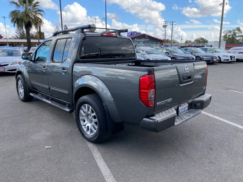 2005 Nissan Frontier SE photo 3