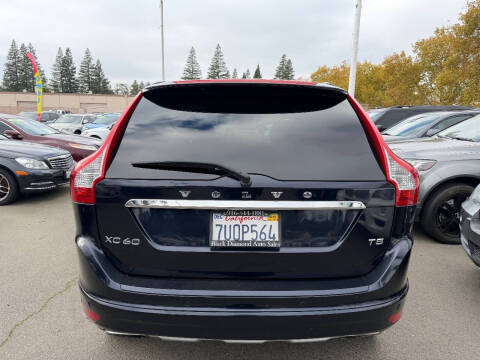 2016 Volvo XC60 T5 Drive-E Platinum