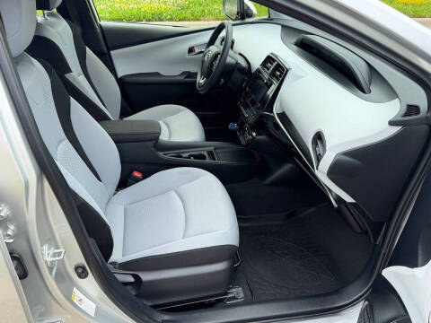 2019 Toyota Prius LE