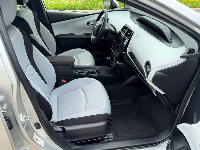 2019 Toyota Prius LE