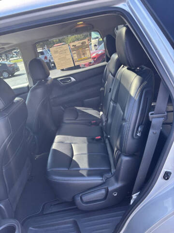 2017 Nissan Pathfinder SL