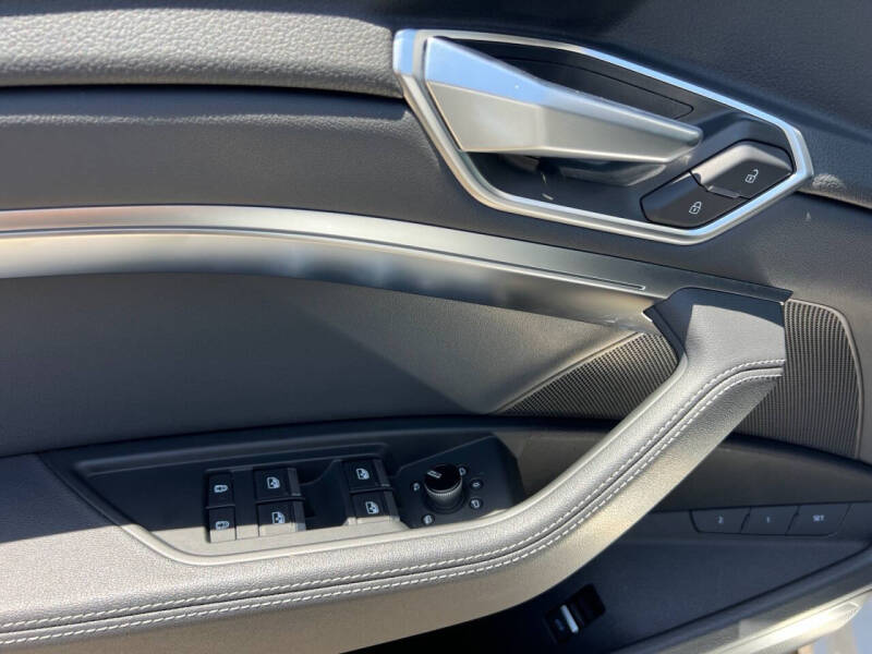 2021 Audi e-tron quattro Premium