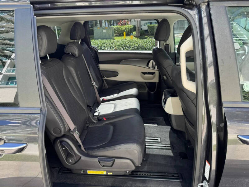 2024 Kia Carnival LX