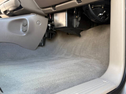 2005 Toyota Sequoia SR5