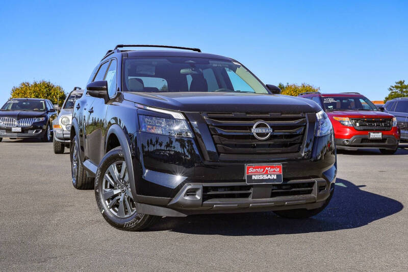 2025 Nissan Pathfinder SV's photo